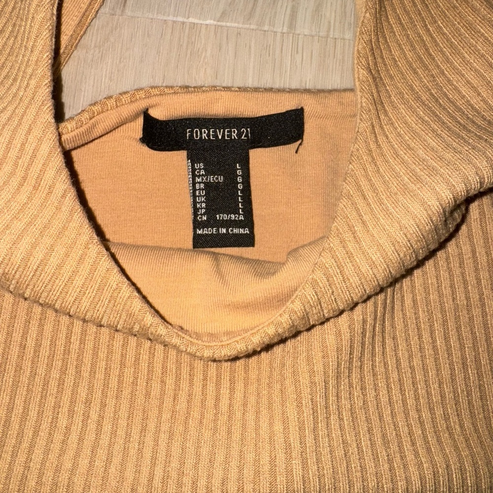 Cropped Top Bundle Sale - Picture 5 of 8
